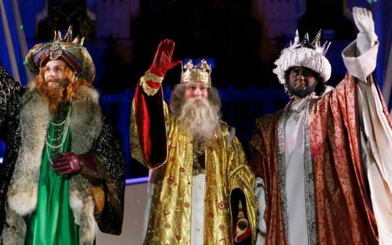 Парад Трех Королей прибыл в Ориуэла Коста и Торревьеху