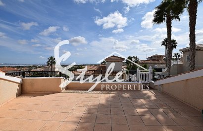 Купить виллу около моря в Сан-Мигель-де-Салинас. ID 4078