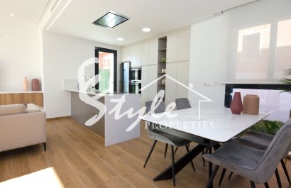 Nueva villa en venta cerca al mar in Alicante, Costa Blanca ON002