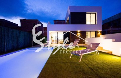 Nueva villa en venta cerca al mar in Alicante, Costa Blanca ON002