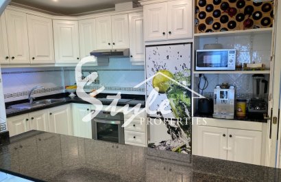 Купить квартиру рядом с гольф полем в Кампоамор на Коста Бланке. ID 4085