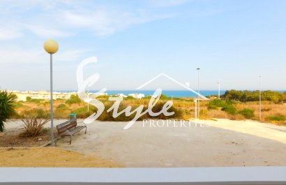 Buy villa in Costa Blanca beach, and with sea views in Guardamar del Segura, Costa Blanca. ID: 4114