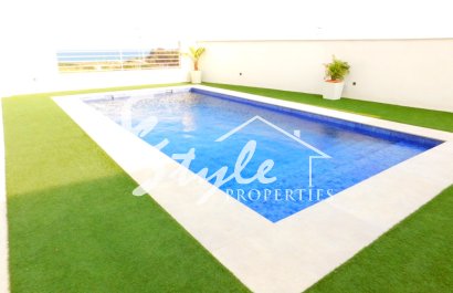Buy villa in Costa Blanca beach, and with sea views in Guardamar del Segura, Costa Blanca. ID: 4114