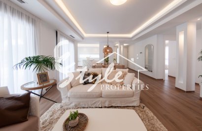 Полностью меблированная новая вилла с бассейном на продажу в Сьюдад Кесада, Коста Бланка, Испания