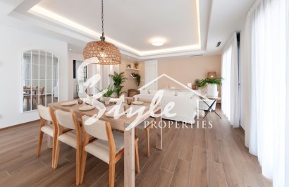 Полностью меблированная новая вилла с бассейном на продажу в Сьюдад Кесада, Коста Бланка, Испания