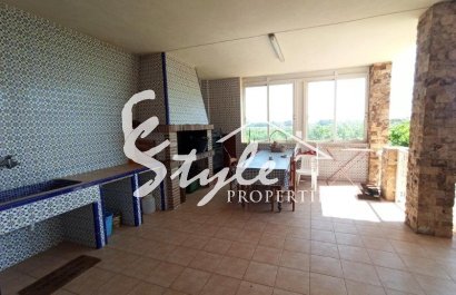 Купить двухэтажный дом с большим бассейном около моря в Сан-Мигель-де-Салинас. ID 4078