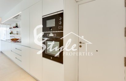 Апартаменты с двумя спальнями на продажу в новом жилом комплексе в Торревьехе, юг Коста Бланка, Испания