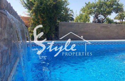 Финка с большим участком и классическим интерьером в продаже в La Marina, Costa Blanca South, Spain