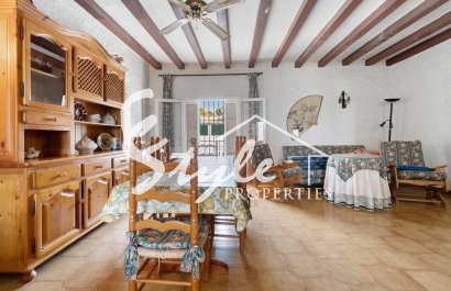 Уникальная недвижимость на первой линии в продаже в Пунта Приме, Коста Бланка, Испания ID 3747