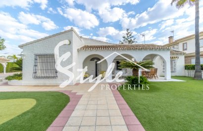 Уникальная недвижимость на первой линии в продаже в Пунта Приме, Коста Бланка, Испания ID 3747