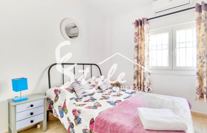 Дом с частным бассейном в Торре де Орадада, Коста Бланка Юг, Испания ID3976