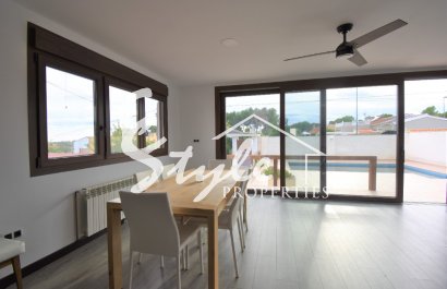 Купить виллу с бассейном в Пинар-де-Камповерде, Коста Бланка, Испания. ID 4275