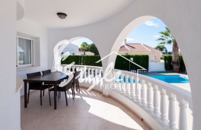 En venta villa de nueva construcción en Ciudad Quesada ON1227