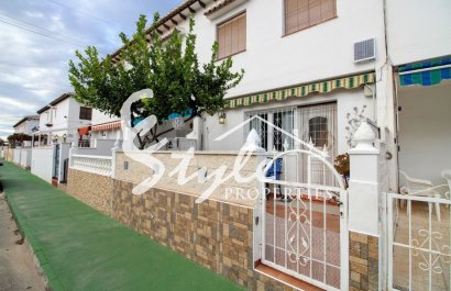 Buy bungalow close to the sea in Lago Jardin, Torrevieja, Costa Blanca. ID: 4290