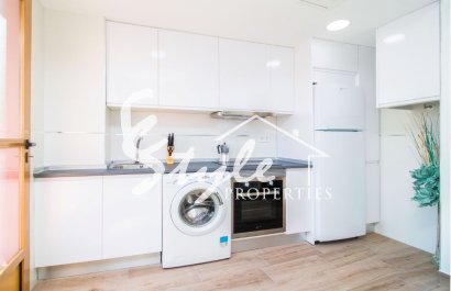 Купить квартиру рядом с морем и пляжем Playa del Centro в Торревьехе на Коста Бланке. ID 4300