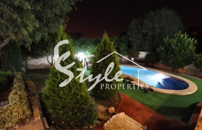 Buy villa with plot and private pool in Ciudad Quesada close to the sea. ID 4316 