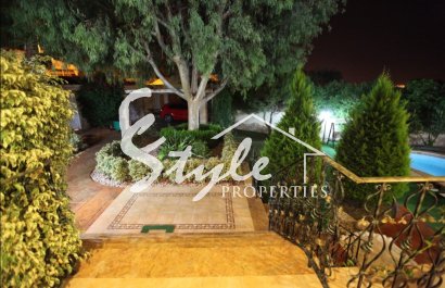 Buy villa with plot and private pool in Ciudad Quesada close to the sea. ID 4316 