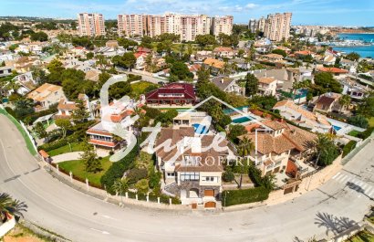 Эксклюзивная роскошная вилла на продажу в Кампоамор, Коста Бланка, Испания