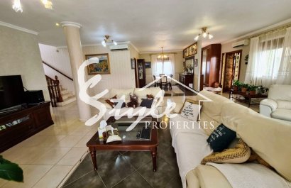 Comprar villa de lujo en Ciudad Quesada cerca del mar. ID 4800