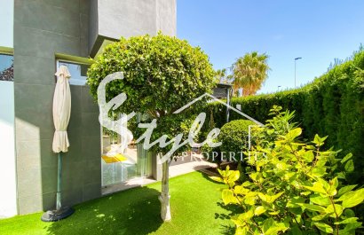 Продается современная 3-комнатная квартира на первом этаже с садом в Пунта Прима, Ориуэла Коста. ID2688