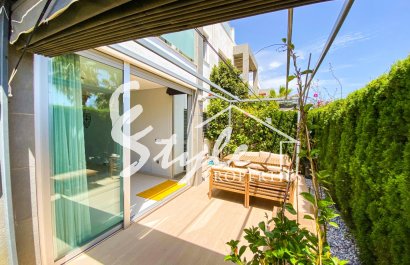 Продается современная 3-комнатная квартира на первом этаже с садом в Пунта Прима, Ориуэла Коста. ID2688