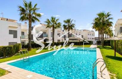 Продается современная 3-комнатная квартира на первом этаже с садом в Пунта Прима, Ориуэла Коста. ID2688