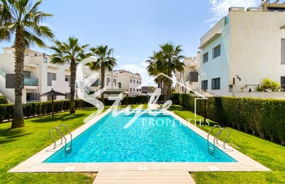 Продается современная 3-комнатная квартира на первом этаже с садом в Пунта Прима, Ориуэла Коста. ID2688