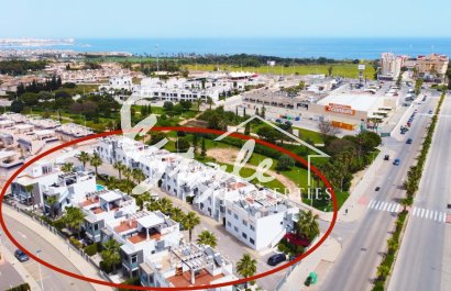 Продается современная 3-комнатная квартира на первом этаже с садом в Пунта Прима, Ориуэла Коста. ID2688