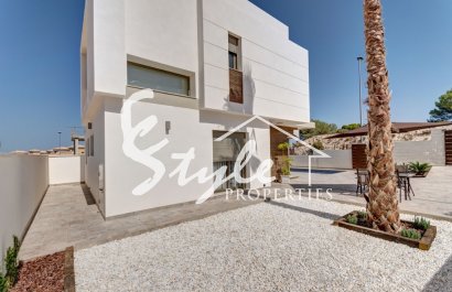 На продажу вилла от застройщика в Сан Мигель де Салинас , Аликанте, Коста Бланка, Испания. ON1218