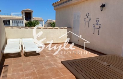 На продажу квартра с большой террасой у моря в Пунта Приме,Торревьеха, Коста Бланка.ID3636