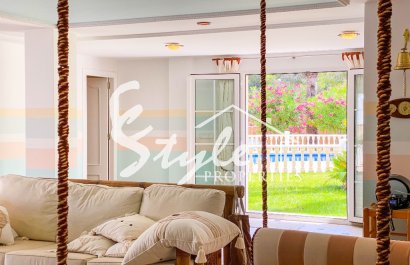 В продаже эксклюзивная вилла класса люкс с большим участком в Вилламартин, Коста Бланка, Испания. ID3484