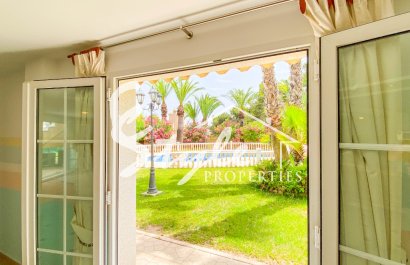 В продаже эксклюзивная вилла класса люкс с большим участком в Вилламартин, Коста Бланка, Испания. ID3484