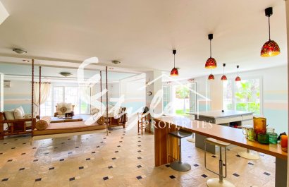 В продаже эксклюзивная вилла класса люкс с большим участком в Вилламартин, Коста Бланка, Испания. ID3484