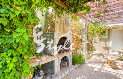 В продаже эксклюзивная вилла класса люкс с большим участком в Вилламартин, Коста Бланка, Испания. ID3484