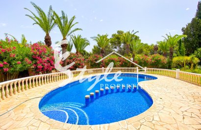 В продаже эксклюзивная вилла класса люкс с большим участком в Вилламартин, Коста Бланка, Испания. ID3484