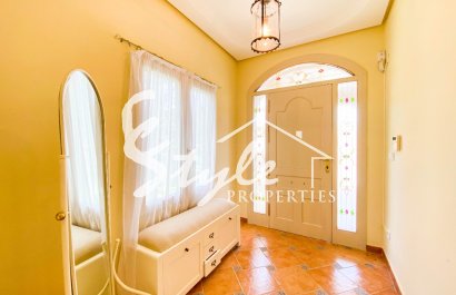 В продаже эксклюзивная вилла класса люкс с большим участком в Вилламартин, Коста Бланка, Испания. ID3484