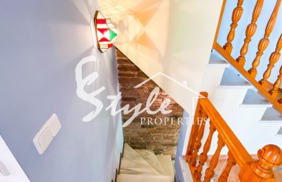 В продаже эксклюзивная вилла класса люкс с большим участком в Вилламартин, Коста Бланка, Испания. ID3484