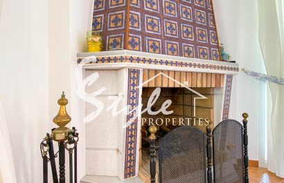 В продаже эксклюзивная вилла класса люкс с большим участком в Вилламартин, Коста Бланка, Испания. ID3484