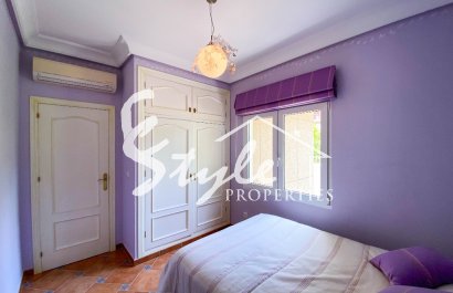 В продаже эксклюзивная вилла класса люкс с большим участком в Вилламартин, Коста Бланка, Испания. ID3484