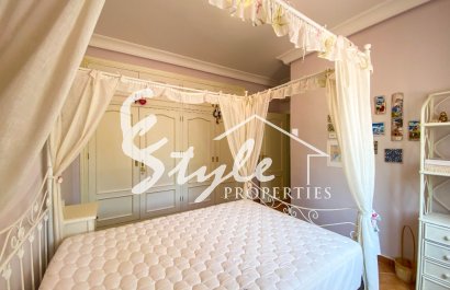 В продаже эксклюзивная вилла класса люкс с большим участком в Вилламартин, Коста Бланка, Испания. ID3484