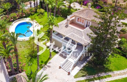 В продаже эксклюзивная вилла класса люкс с большим участком в Вилламартин, Коста Бланка, Испания. ID3484