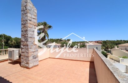 Купить просторную виллу с бассейном около моря, рядом с полем для гольфа в Las Ramblas.ID 4869