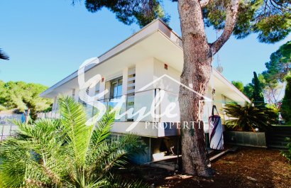 Купить отдельную виллу на море с прекрасным садом и бассейном в Los Balcones, Торревьеха, на Коста Бланке. ID 4947