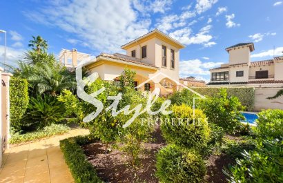 Продается отдельная вилла с бассейном в Донья Пепа, Сьюдад-Кесада, Коста-Бланка, Испания. ID1356