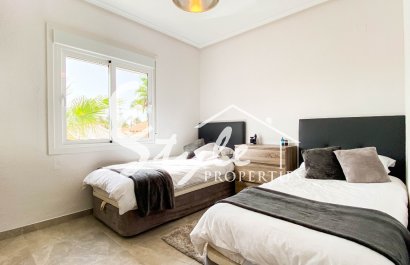 For rent 2 bedroom apartment near the sea in Punta Prima, Costa Blanca, Spain. ID100