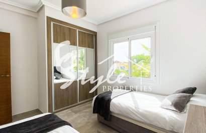 For rent 2 bedroom apartment near the sea in Punta Prima, Costa Blanca, Spain. ID100