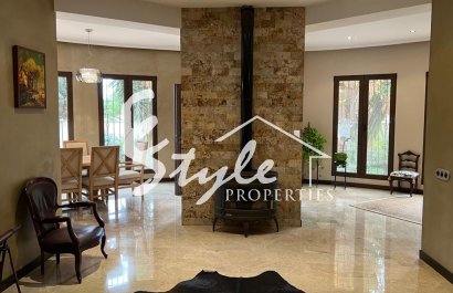 Купить Виллу в Сьюдад-Кесада на Коста Бланке, недалеко от моря. ID 4973