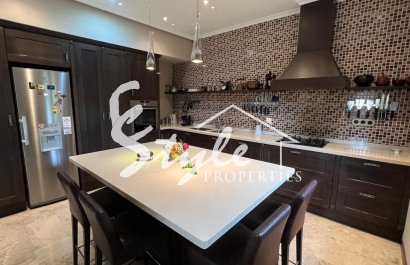 Купить Виллу в Сьюдад-Кесада на Коста Бланке, недалеко от моря. ID 4973