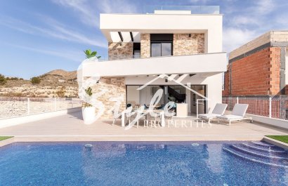 Se vende villa nueva con 3 dormitorios junto al Benidorm en Costa Blanca. ID: ON1138