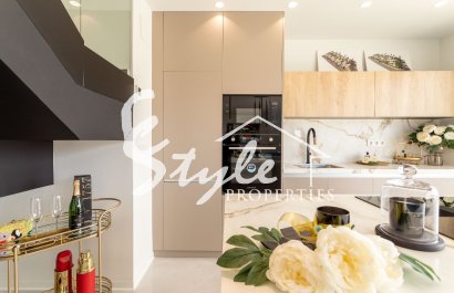 Se vende villa nueva con 3 dormitorios junto al Benidorm en Costa Blanca. ID: ON1138